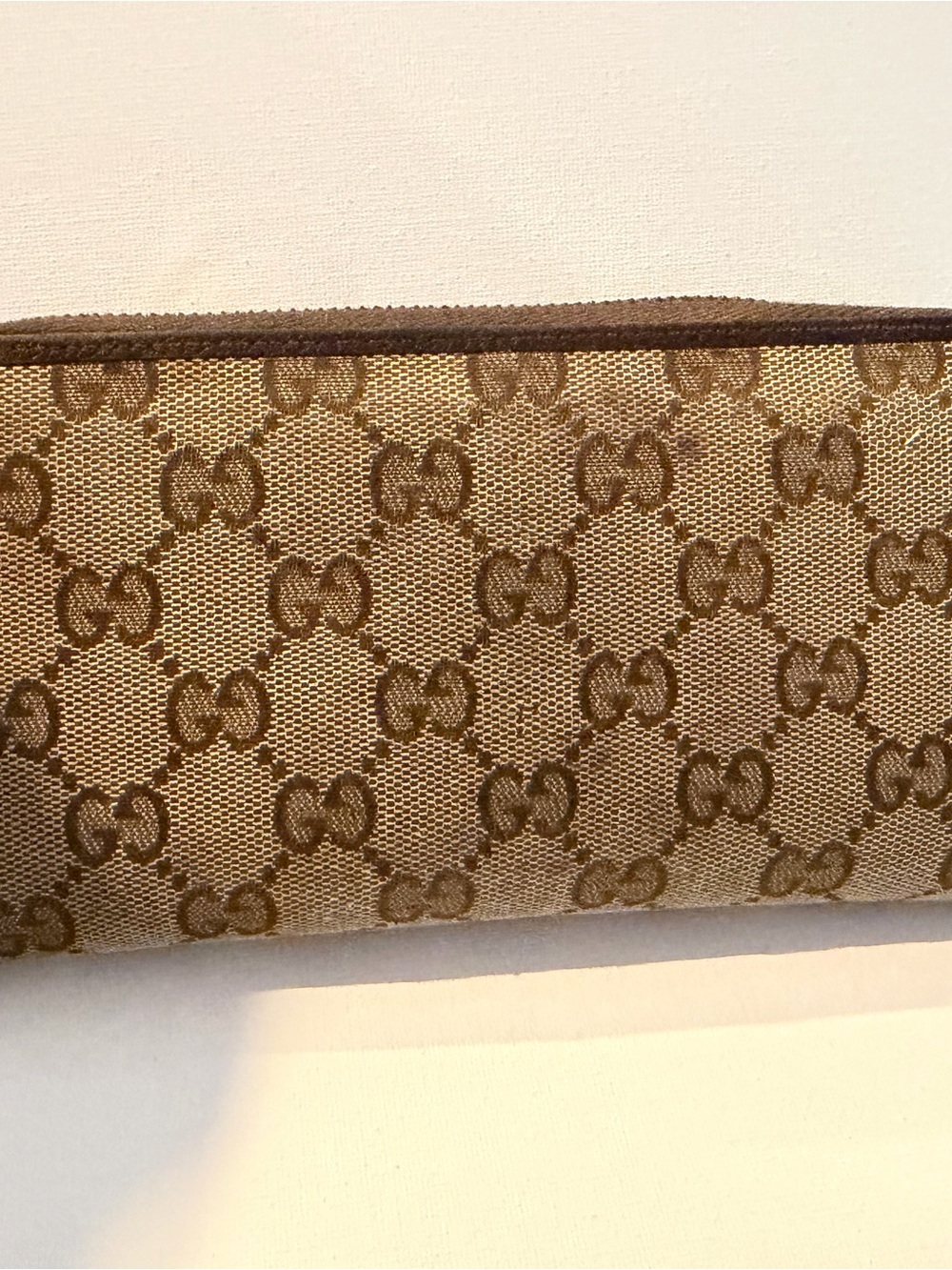 Gucci Brown and Beige GG Canvas Zip Wallet - Picture 2 of 6